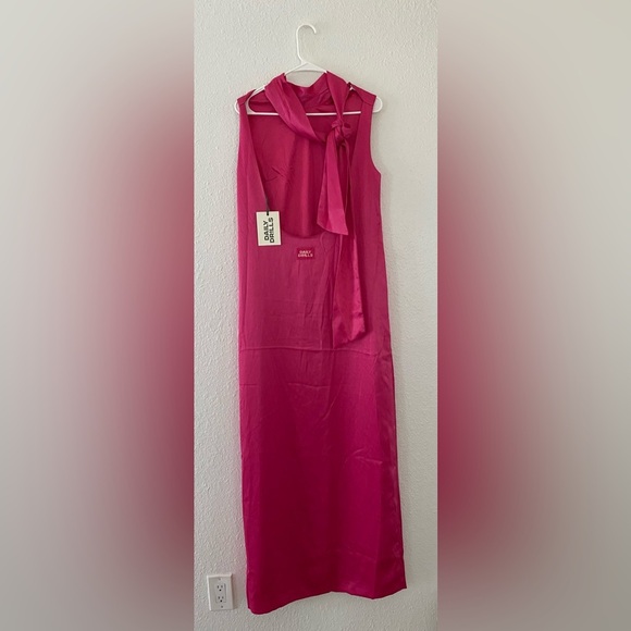 NWT DAILY DRILLS Silky Backless Maxi Dress Gown with Neck Tie Hot Pink Party - Picture 4 of 11